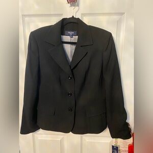 Jones Wear Women's Black suit